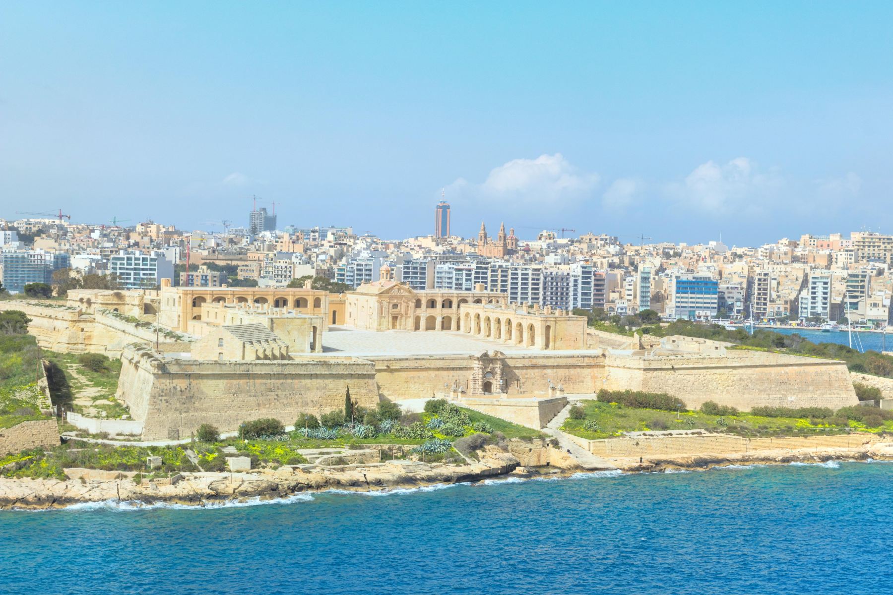 Compare 4 airports near Gzira