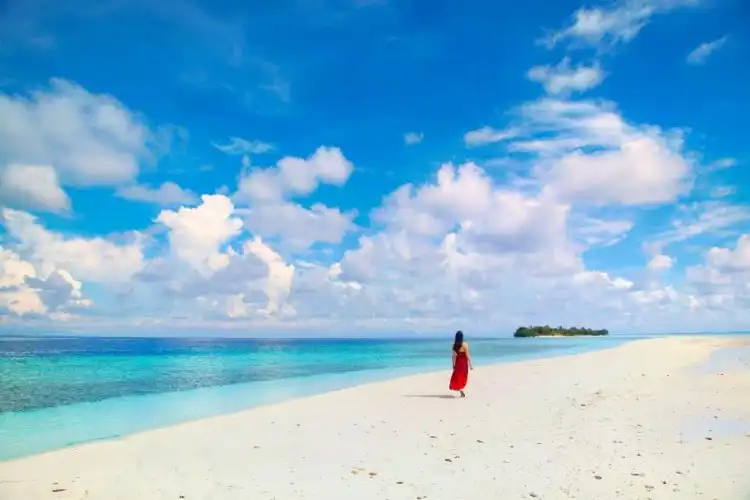 Hotels near Mataking Island