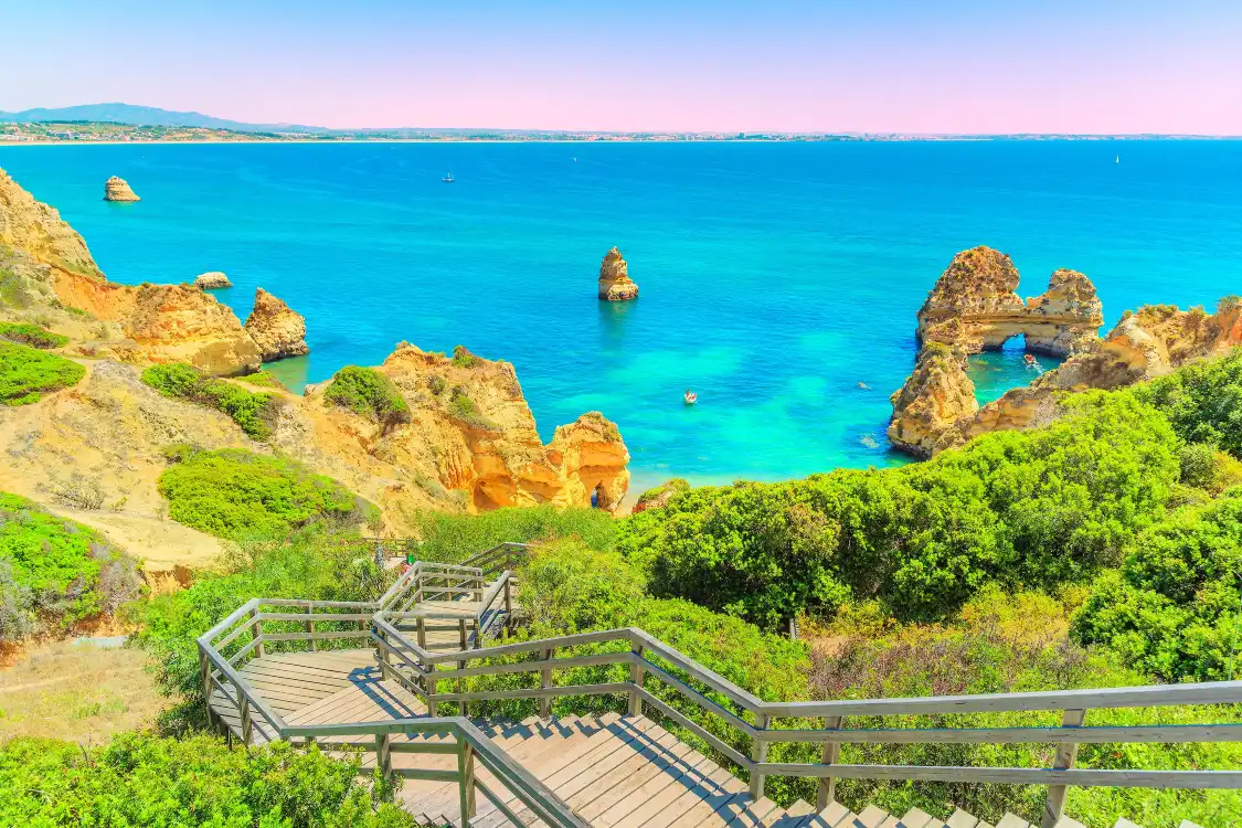 Hotels near Praia do Camilo