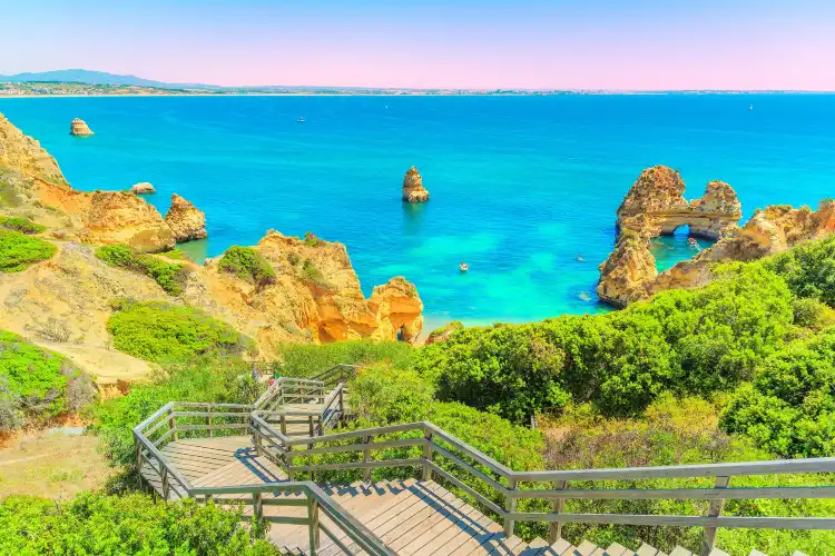 Hotels near Praia do Camilo