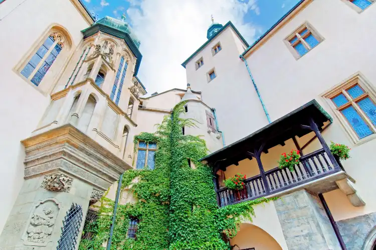 Hotels near Italian Court