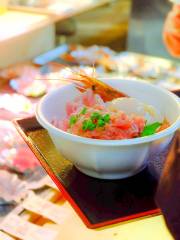 青森魚菜センター（青森のっけ丼）