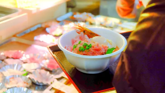 青森魚菜センター（青森のっけ丼）