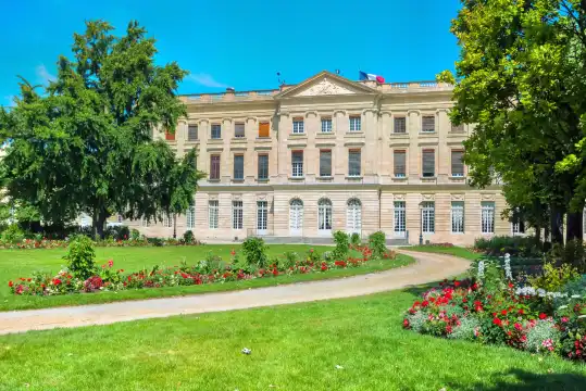 鄰近波爾多美術館的酒店