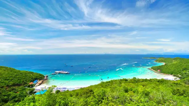 Hotels near Tawaen Beach