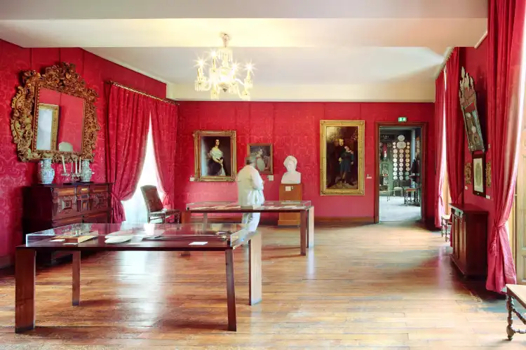 Các khách sạn gần Maison de Victor Hugo