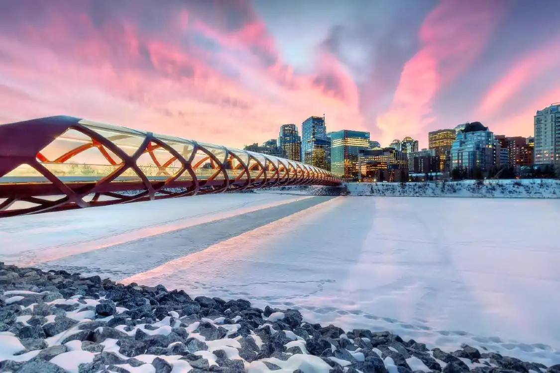 Hotels near Peace Bridge
