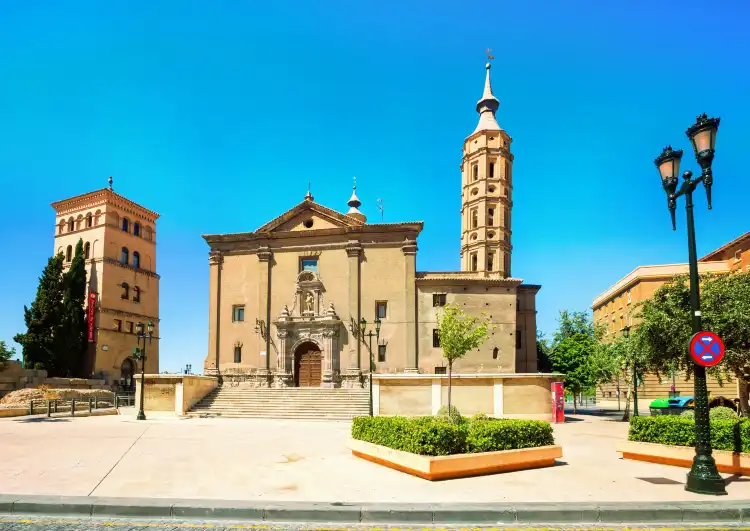 Các khách sạn gần Museo Pablo Gargallo