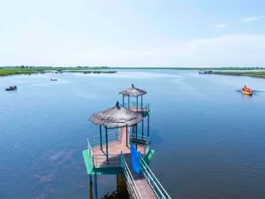 Heming Lake Wetland Hot Spring Resort