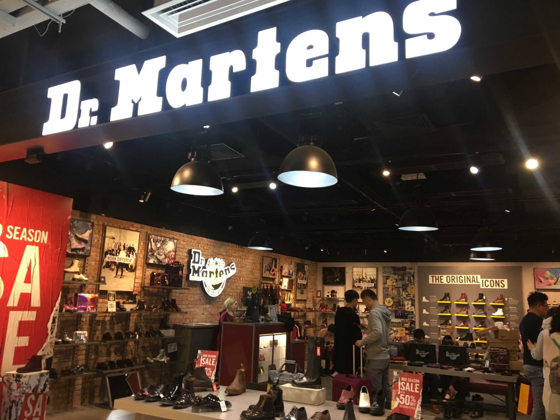 Dr.Martens travel guidebook –must visit attractions in Hong Kong – Dr. Martens nearby recommendation – Trip.com