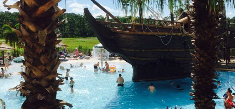 Lanis Luau at LBV Resort