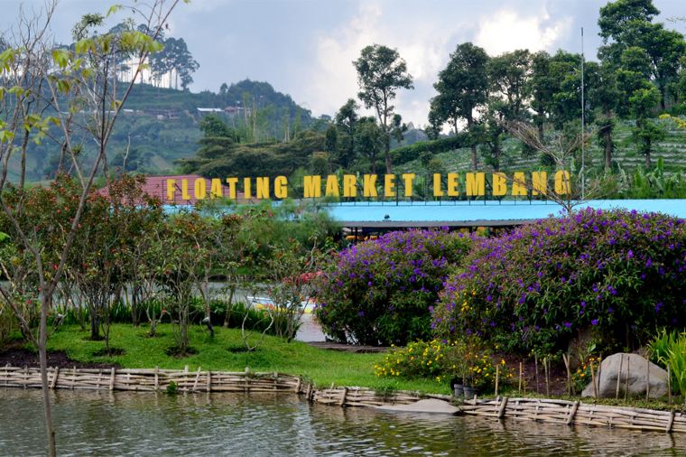 Floating market