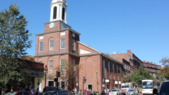 市政厅和波士顿公园之间的路就是Charles Street。