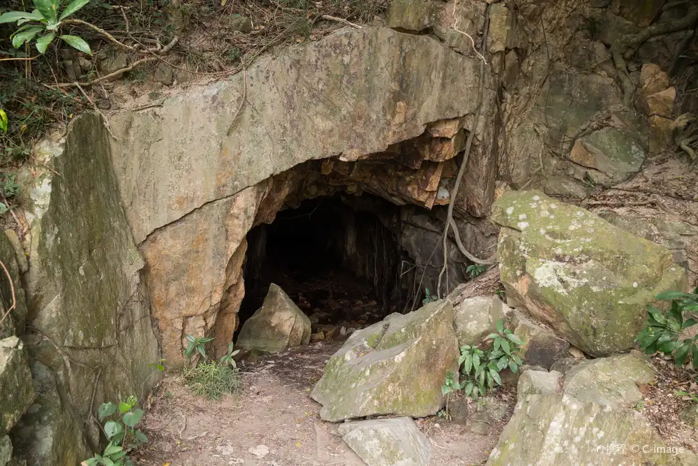 Hotels near Kamikaze Cave