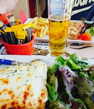 Le Petit Cafe