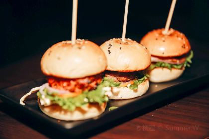 TJs Restaurant & Sportsbar