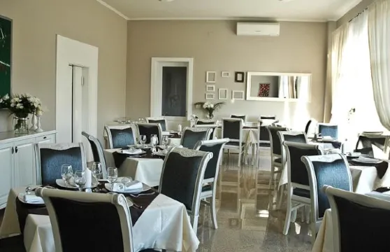 鵬斯內貝拉克酒店