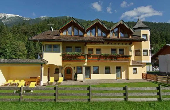 託尼斯阿森斯公寓