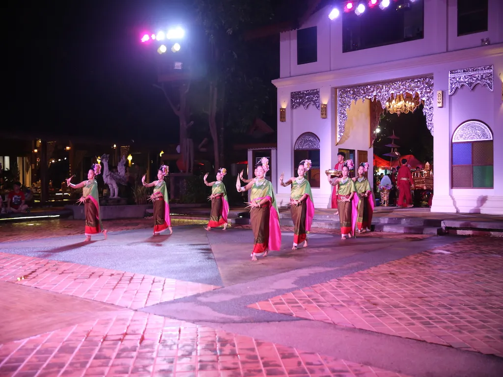 5_คุ้มขันโตก