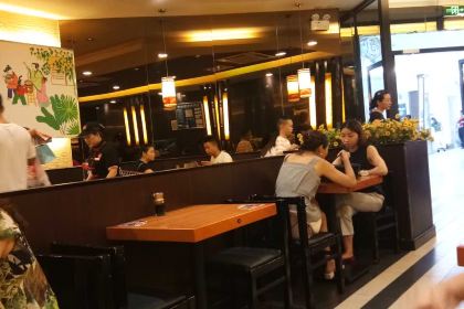 阿香米线(南充大润发店)