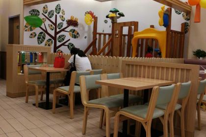 Dicos (tiyuzhongxin)