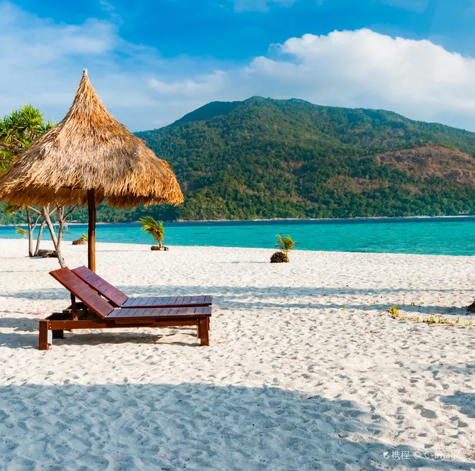 2. 🌊 Phuket-Destinasi Ramah Muslim di Thailand