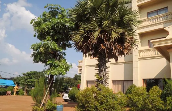 拉塔納克市酒店