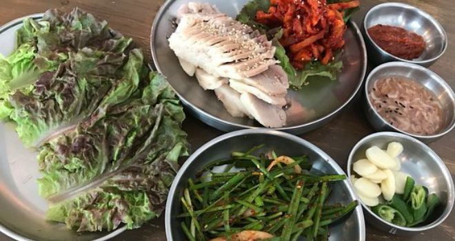 Umandong Pig's Feet House