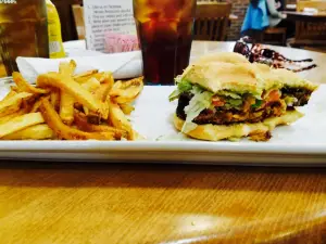 Heroes Restaurant & Pub