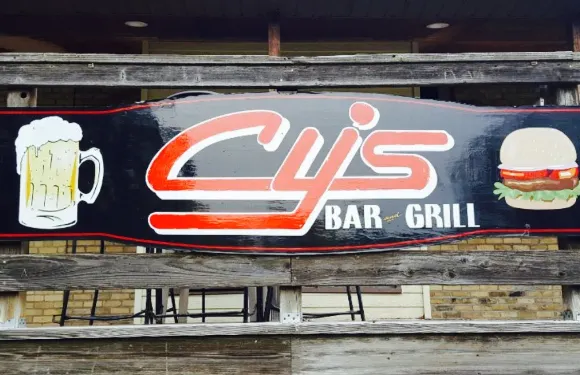 Cy's Bar and Grill