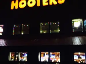 Hooters