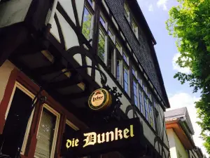 Die Dunkel