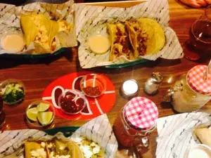 Taqueria & Cantina La Lucha