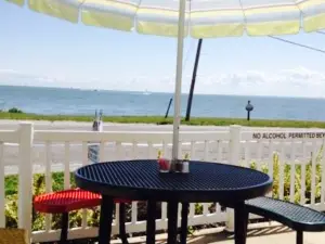 Ritski's Bar & Grill