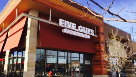 Five Guys in オーロラ