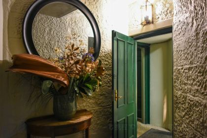 The Hero of Waterloo Hotel