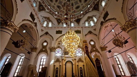 伊兹密尔希萨尔清真寺是这里最大的清真寺，每日前来祷告的信徒很