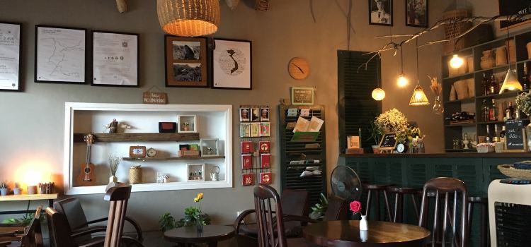 Tree Hugger Cafe