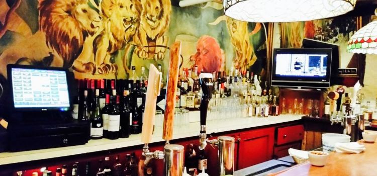 Lion's Den Pub