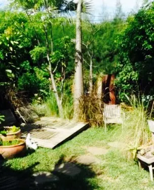 De L'autre Cote du Miroir