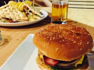 Papagalos Fast Food