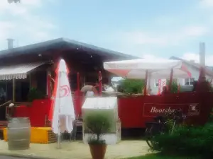 Bootshaus - Strandbar und Minigolf