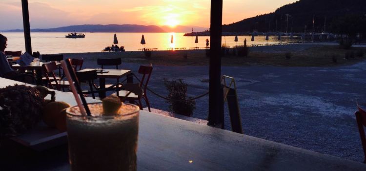 Madalaki Cafe