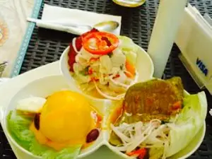 Tradiciones Criollas Restaurant