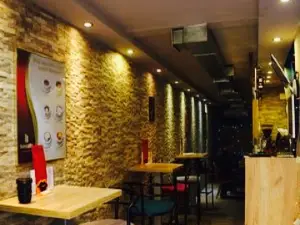 August Café