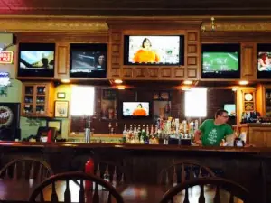 Willie's Sports Bar & Grill
