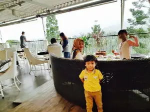 Sky Garden Resto & Lounge