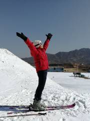 西柏坡溫泉滑雪場