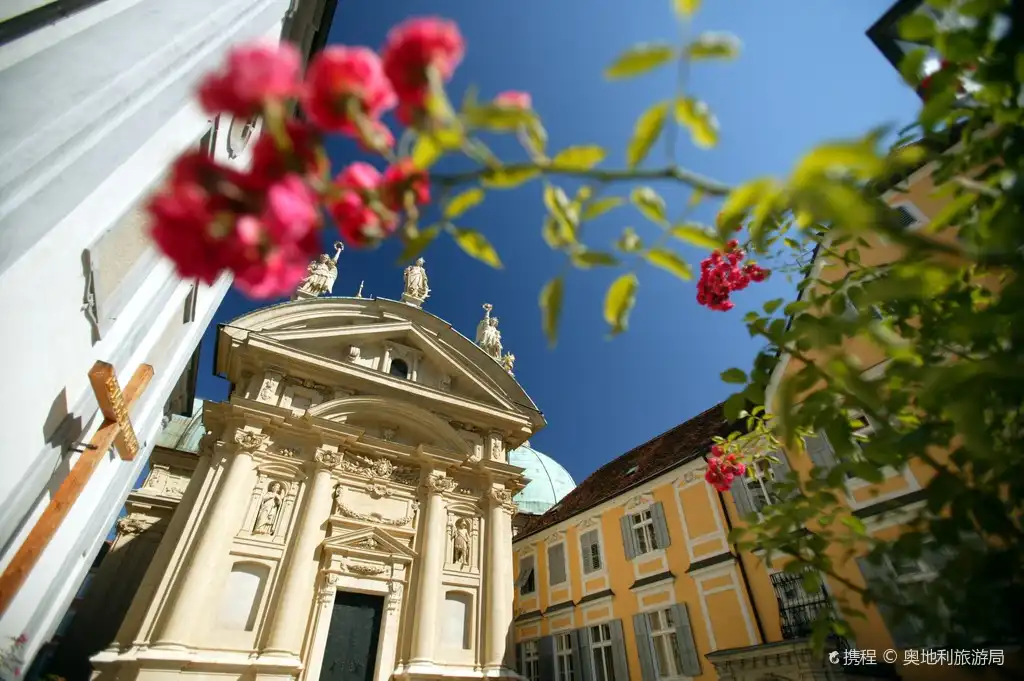 Hotels near St Sebastian's Cemetery