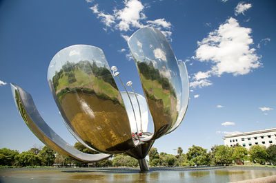 Floralis Generica